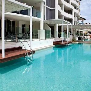***** Aparthotel Waters Edge Australia
